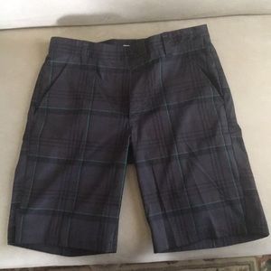 IZOD Golf Men’s Shorts Size 32. Dark Grey Green